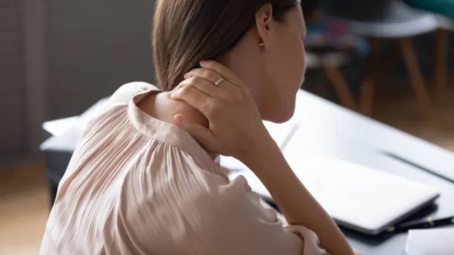 Stres ve masa başı çalışma kas spazmlarını tetikliyor