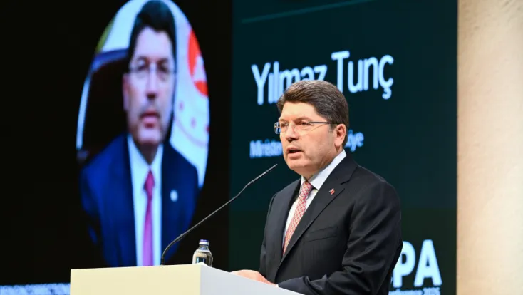 Bakan Tunç, “Şehitler verdiğimiz terör belasından kurtulmanın eşiğindeyiz”