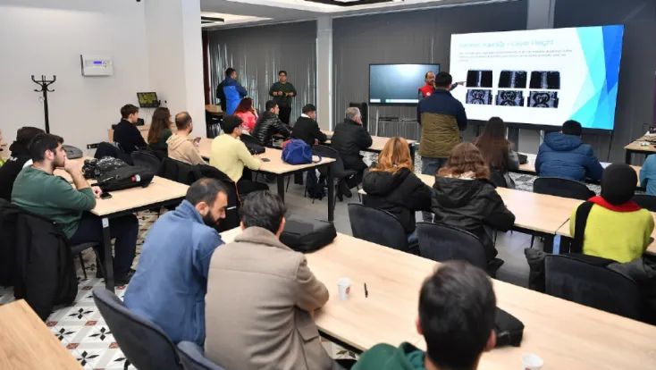 Başkan Büyükkılıç, Bilişim Akademisi dersine katıldı