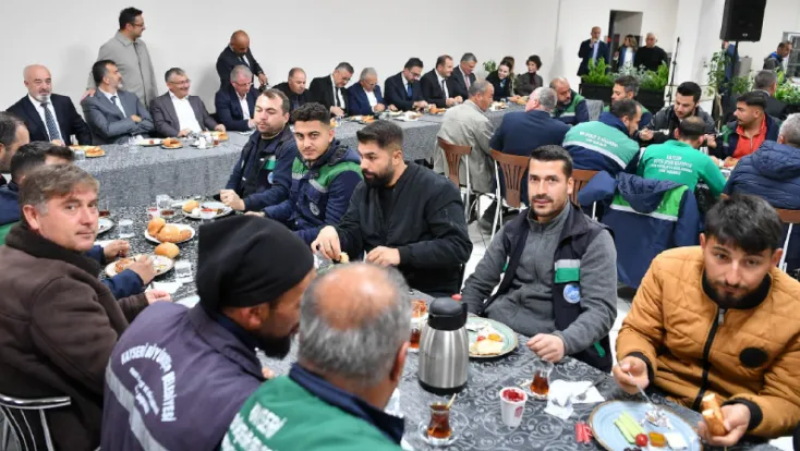 Başkan Büyükkılıç, park ve bahçe emekçileriyle kahvaltıda buluştu