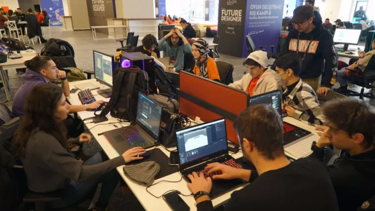 Büyükşehir'den gençler için geleceğe yön veren 'Bilişim Kampı'