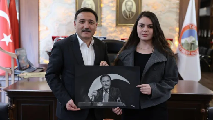 Genç ressamdan Vali Çiçek’e portre