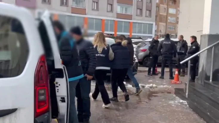 Kayseri’de iş adamları görüntüleriyle şantaj yapan kadın çetesi yakalandı