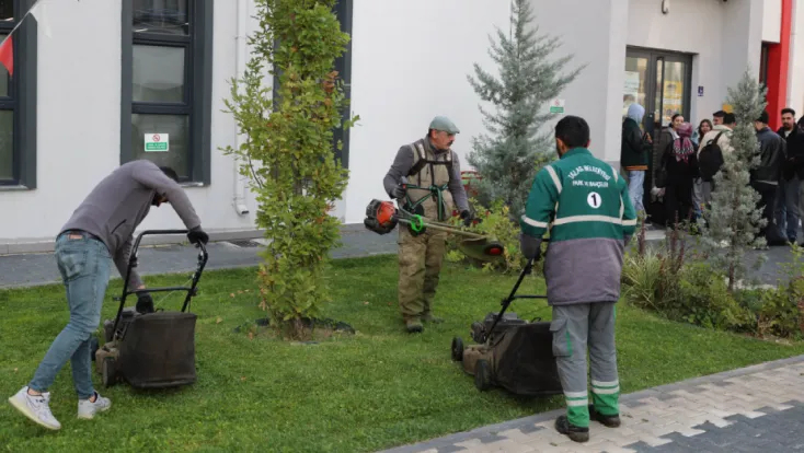 Talas Mevlana Mahallesi'nde 250 personelle bakım ve derin temizlik
