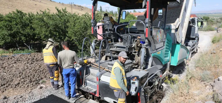 Başkan Çolakbayrakdar, 'Kırsal mahallelerimizde hizmet rekoru kırıyoruz'