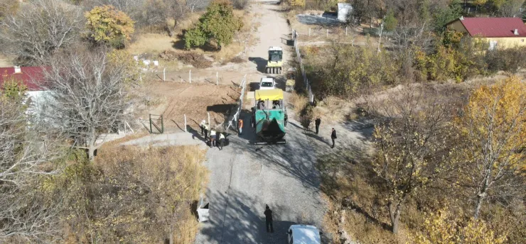 Bünyan'da cam teraslar bölgesine güvenli ulaşım için asfalt çalışması