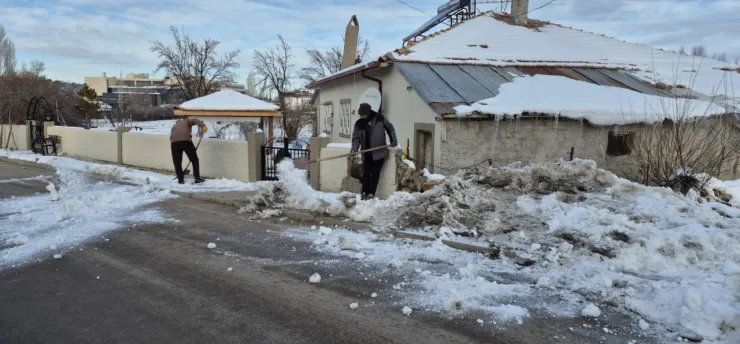 Bünyan'da Kar Temizleme Çalışmaları Devam Ediyor