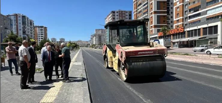 Erkilet Bulvarı'nda Asfalt Yenileme Çalışmaları Devam Ediyor