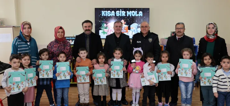 Hacılar'da öğrenciler karnelerini aldı