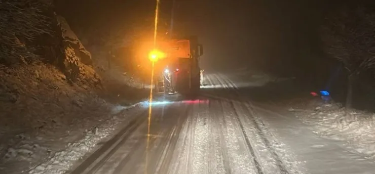 İncesu'da gece mesaisi: Yollar ulaşıma açıldı