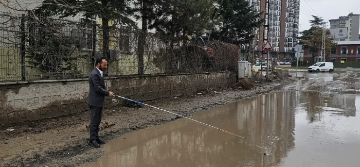 Saadet Parti'li Onat: Sahabiye'de Yollar Balık Tutulacak Hale Geldi