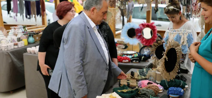 Talas'ta Bu Pazar 'Maharetli Eller'