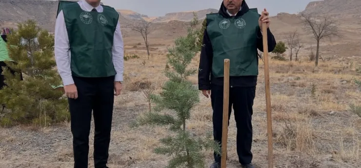 Yeşilhisar'da Milli Ağaçlandırma Günü kapsamında fidan dikildi