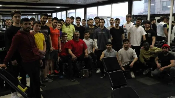 'Cılızsın' denilen sporcu Türkiye şampiyonu oldu