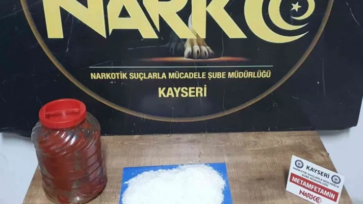 'Salça Bidonu' içinde uyuşturucu ticaretini polis engelledi