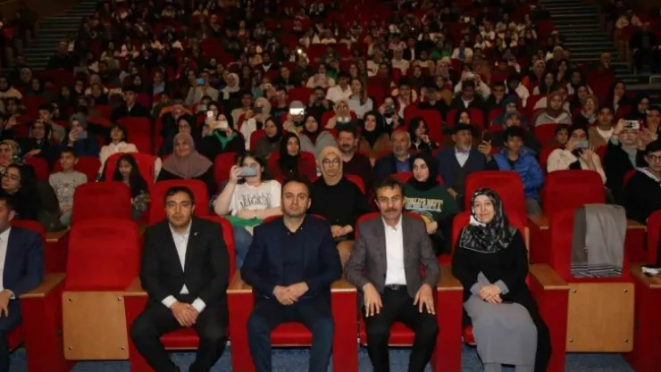 'Sönmeyen Ateş' sahnelendi