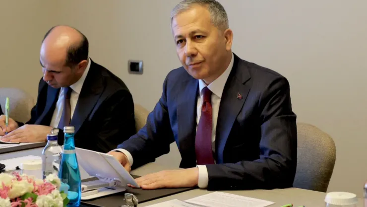 '1 yılda 578 bin Suriyelinin ülkesine döndü'