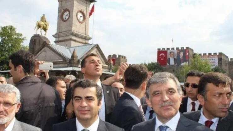 11. Cumhurbaşkanı Abdullah Gül'ü Görmek İçin Büyük Mücadele Verdiler