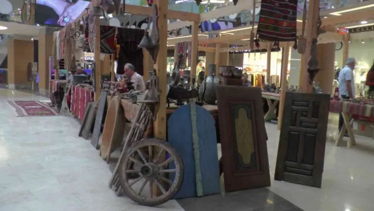 200 yıllık alarmlı kilit görenlerin ilgisini çekiyor