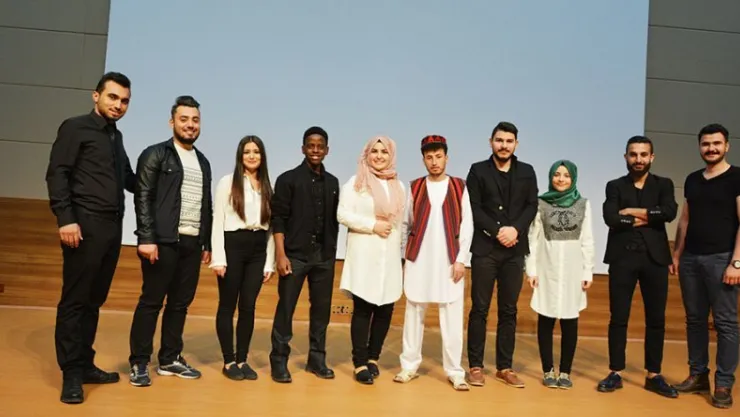 Genç İletişimcilerden Milli Şairimize Vefa