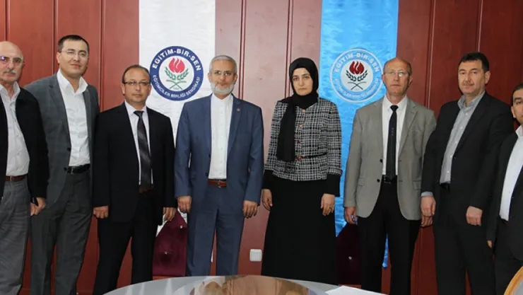 Öğretmenler serbest kıyafet istiyor