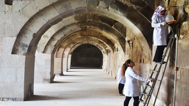 Sultanhanı'na hanım eli değince…