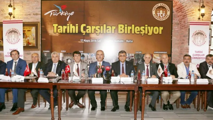 Tarihi çarşılar AVM'lere karşı birleşti