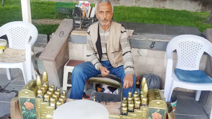 Ayakkabı boyacılığı çoluk-çocuğun elinde kaldı