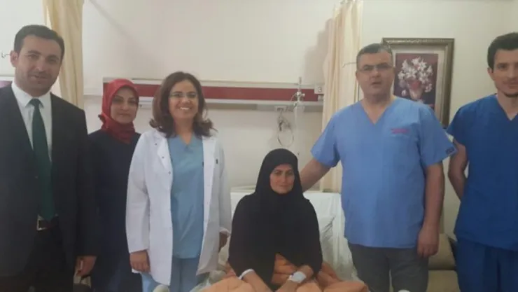 Bayırbucaklı Türkmen hastaya eş zamanlı iki ameliyat