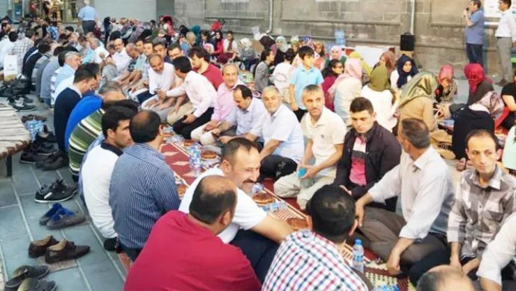 Ümmet iftarında gıyabi cenaze namazı