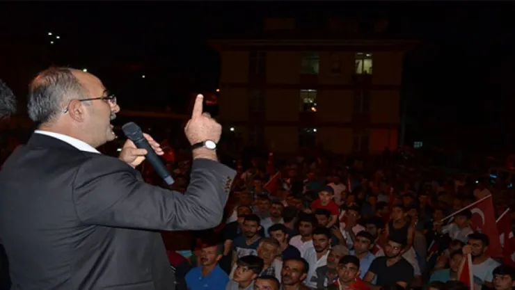 Başkan Şinasi Gülcüoğlu demokrasi nöbetinde