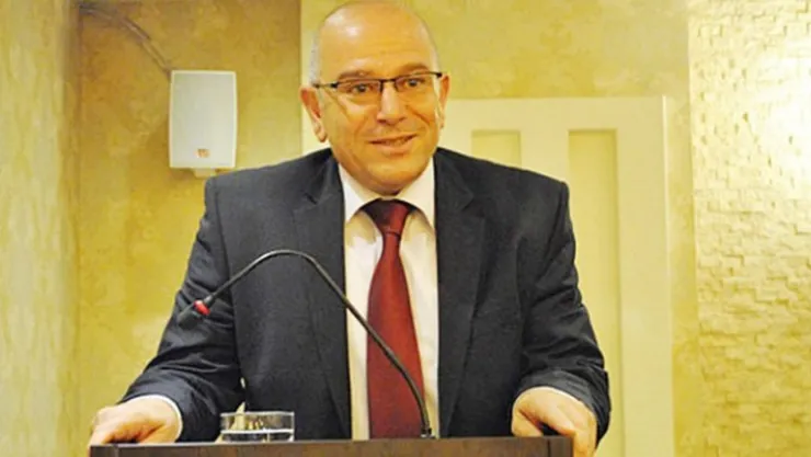 Cahit Özden'den gençlere uyarı