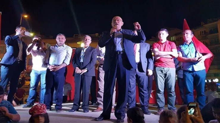 &quotFETÖ'nün uşaklarını gördüğünüz her yerde ihbar edin&quot