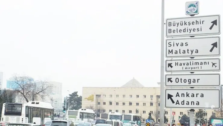 Kayseri'nin yön levhaları yenileniyor