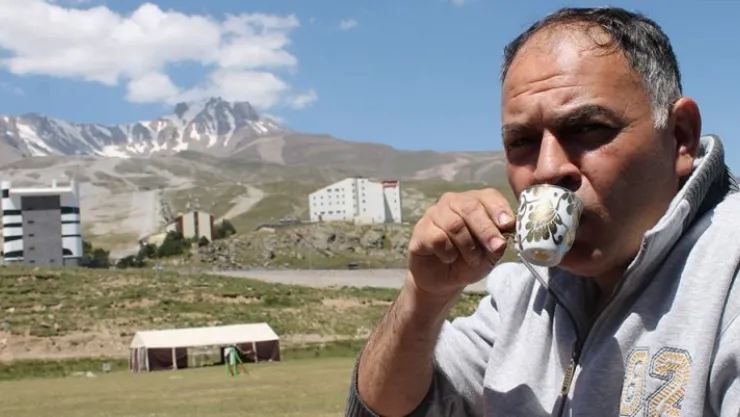 Sıcak havadan bunalanlar Erciyes'te serinliyor