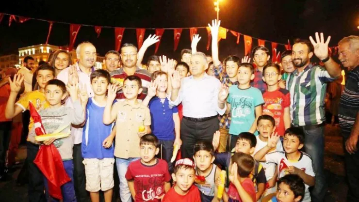Demokrasi nöbetlerinde Türkiye'ye örnek olduk
