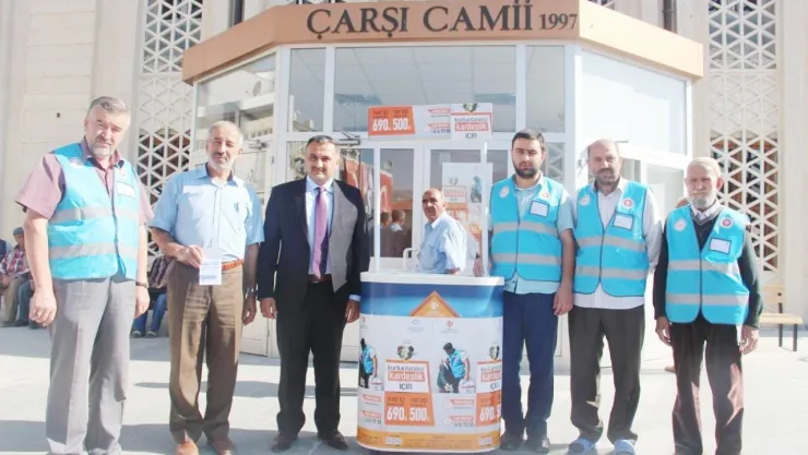 Develi'de muhtaçlar için stant açıldı