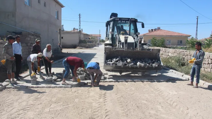 Develi'de parke ve asfalt çalışmaları devam ediyor