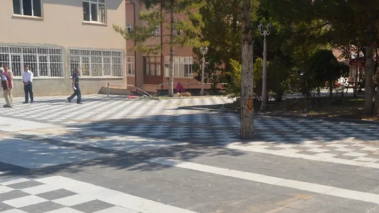 Sarıoğlan Belediye parkı güzelleşiyor