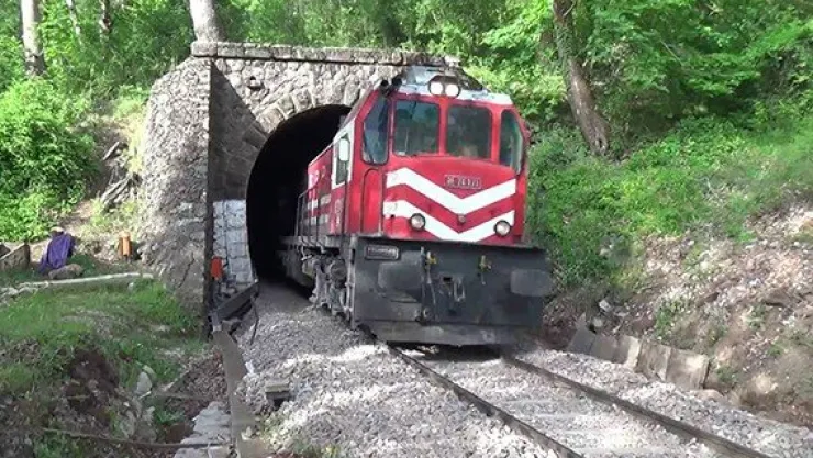 Adana tren yolcularına saat darbesi
