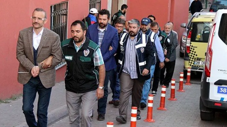 Kimse Yok Mu yöneticileri hakim karşısında