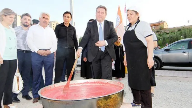 Talas'ta bin 150 aile salça kaynattı