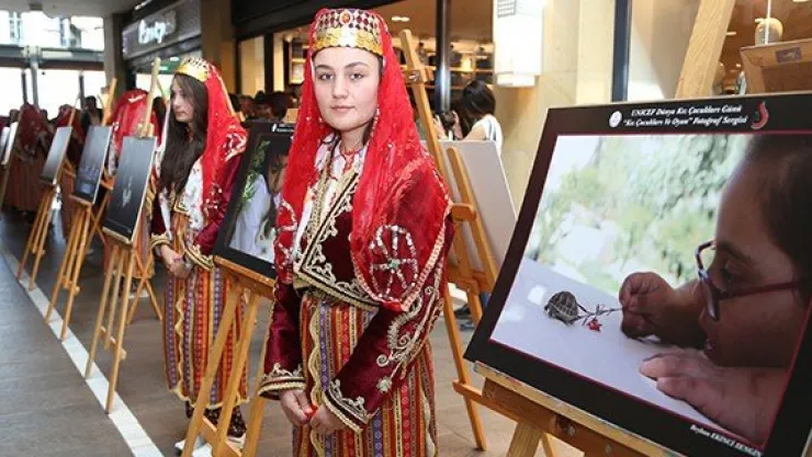 Dünya Kız Çocukları Günü