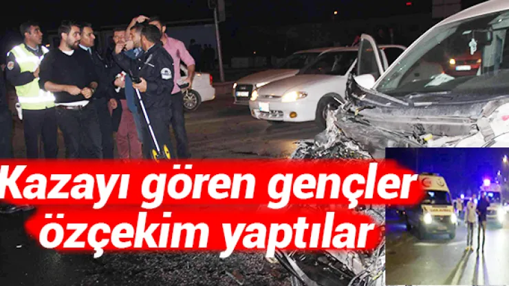 Kazayı gören gençler özçekim yaptılar