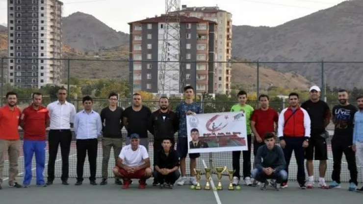 Şehit Ömer Halisdemir Tenis turnuvası tamamlandı