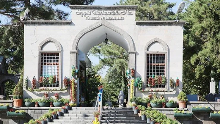 Seyyid Burhaneddin türbesinde üç koldan yenileme