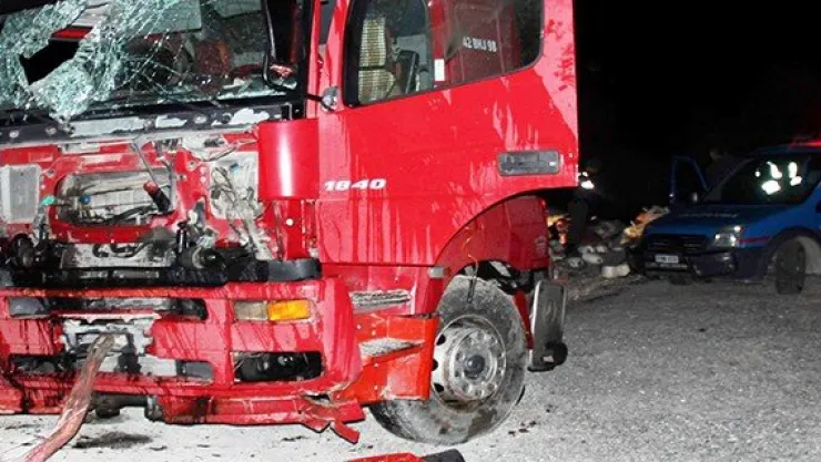 Tanker ve kamyon çarpıştı: 1 ölü