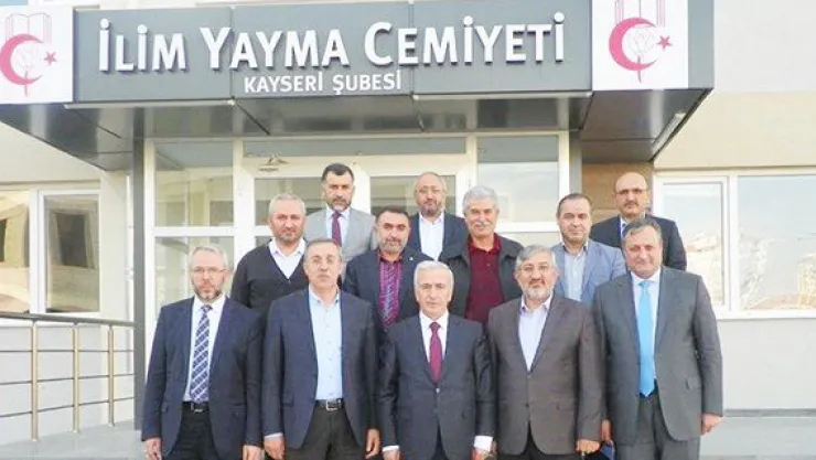 Vali Kamçı İlim Yayma Cemiyeti'ni ziyaret etti