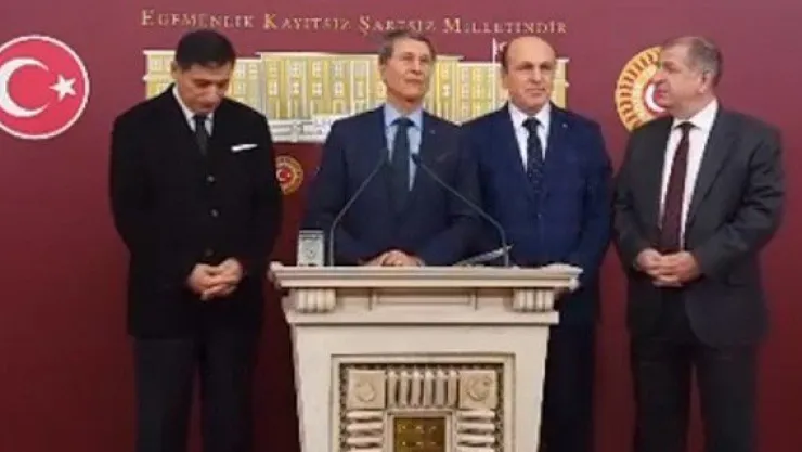 Halaçoğlu Özdağ'ın ihracına tepki gösterdi