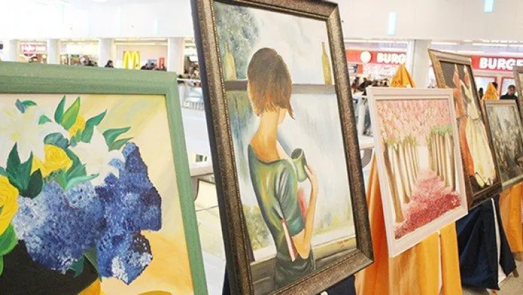 Tekden İlkokulu'nda öğretmen resimleri sergisi